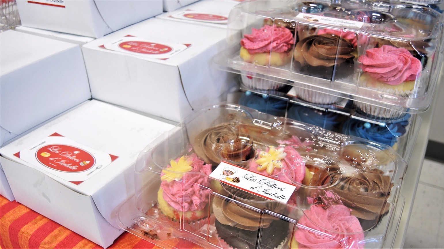 Savons, épices, bijoux, poupées et chocolats au dimanche du Marchand