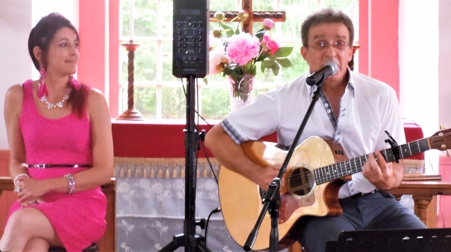 Le duo de Luce Veilleux et Mario Jacques lors d'une précédente édition des « Dimanches en concert » à l'Église Saint-Paul-de-Cumberland Mills de Saint-Simon-les-Mines.