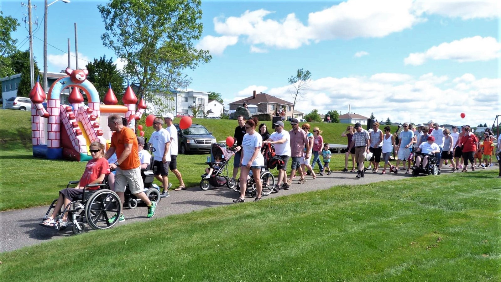 La « Dystromarche », une marche de 5 kilomètres sur une partie de la piste de karting, donnera le coup d'envoi de la journée du 26 août 2017. L'accès à cette activité sera gratuit et ouvert à tous. 