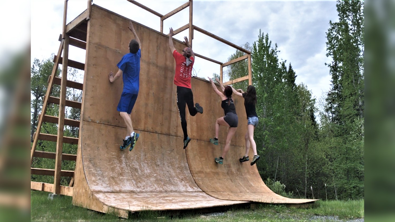 La course à obstacles de 6,5 kilomètres, destinée aux adultes, comprendra un total de 40 obstacles sur l'entièreté de son parcours. L'activité sera accessible au coût de 40 $ par personne, taxes incluses, lors de la journée du 26 août 2017.