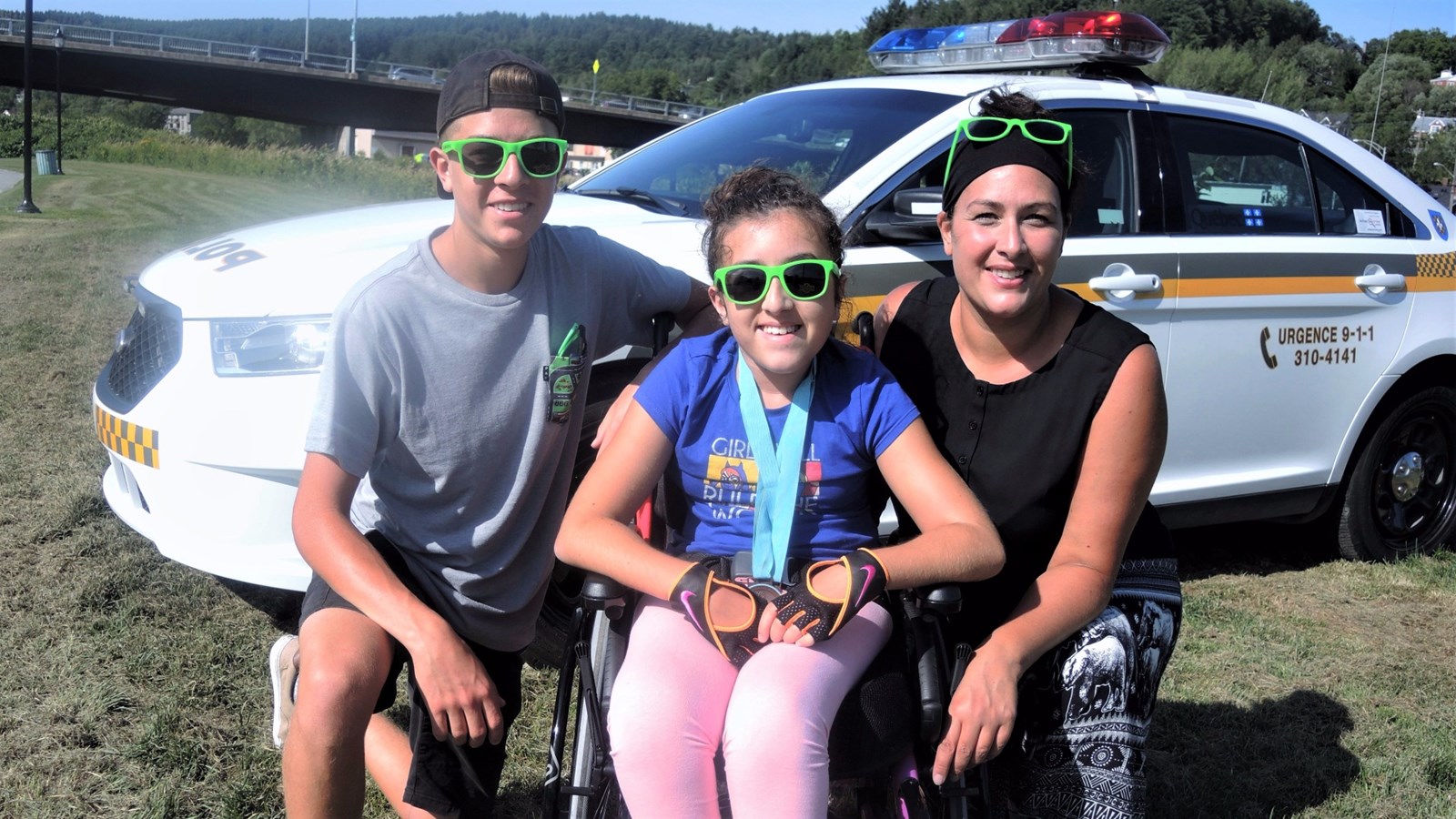 L'ex-participante au Défi sportif AlterGo Marie-Laurence Bolduc, âgée de 13 ans, est originaire de Sainte-Marie. Elle a participé à la 34e édition du défi, qui s'est déroulé du 24 au 30 avril derniers. Elle est accompagnée sur la photo de son frère et de sa mère.