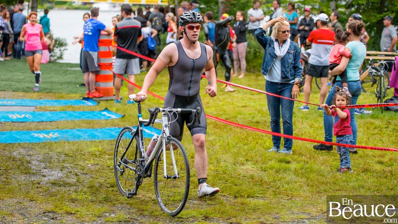 De 9 à 69 ans, de Saint-Georges à Sept-Îles, 172 triathlètes à l’assaut du Lac-Poulin