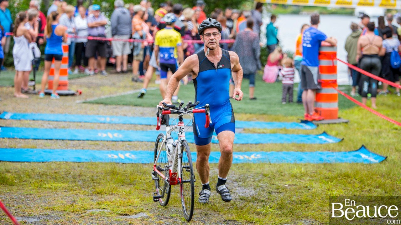 De 9 à 69 ans, de Saint-Georges à Sept-Îles, 172 triathlètes à l’assaut du Lac-Poulin