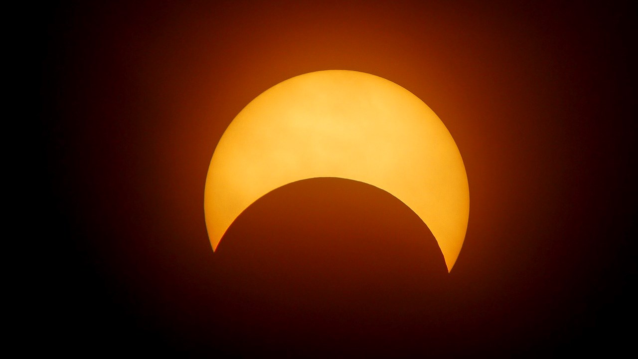 Comment observer l'éclipse de soleil sans danger pour les yeux ?