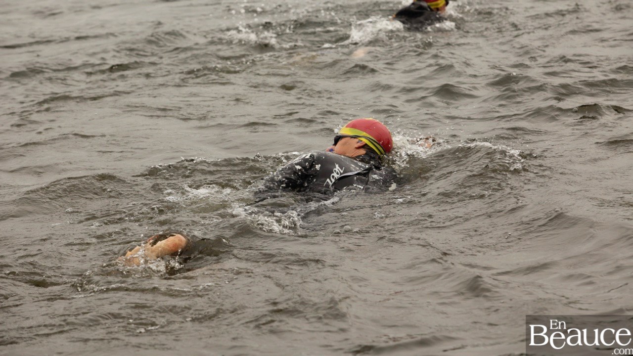 GALERIE 1/3 | Voyez les photos intégrales du Triathlon du Lac-Poulin : la natation