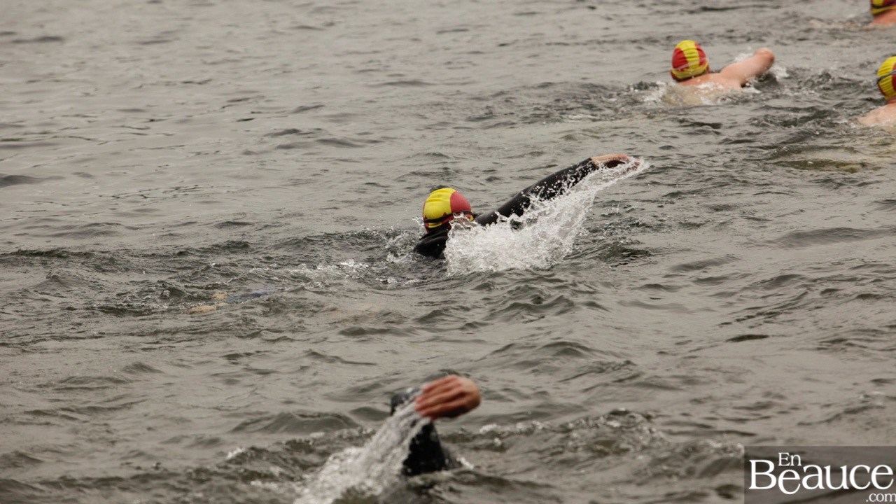 GALERIE 1/3 | Voyez les photos intégrales du Triathlon du Lac-Poulin : la natation