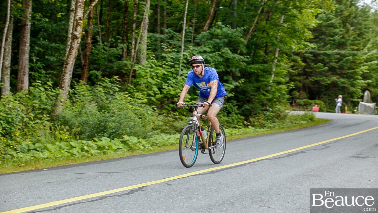 GALERIE 2/3 | Voyez les photos intégrales du Triathlon du Lac-Poulin : le vélo