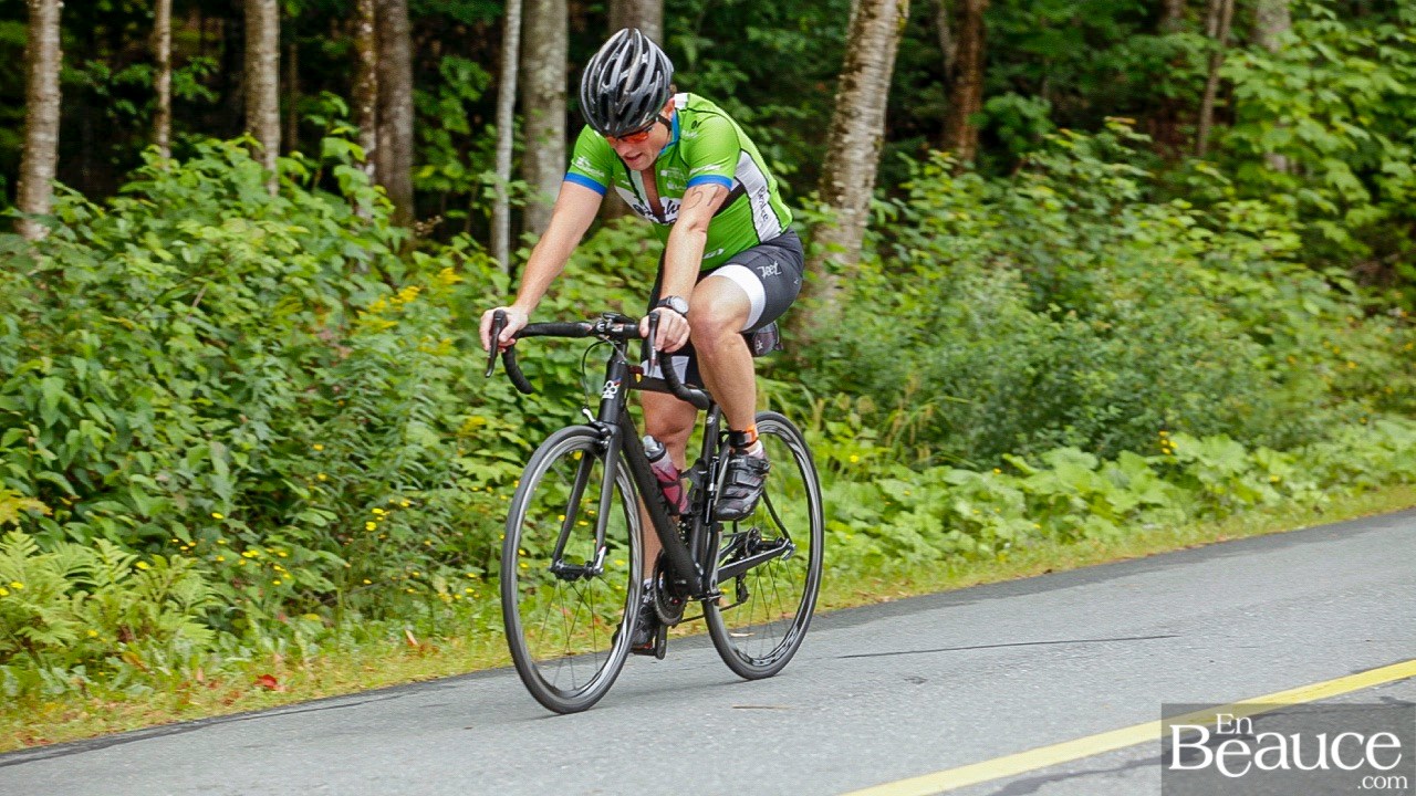 GALERIE 2/3 | Voyez les photos intégrales du Triathlon du Lac-Poulin : le vélo