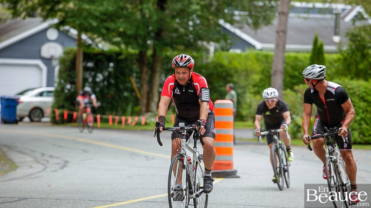 GALERIE 2/3 | Voyez les photos intégrales du Triathlon du Lac-Poulin : le vélo