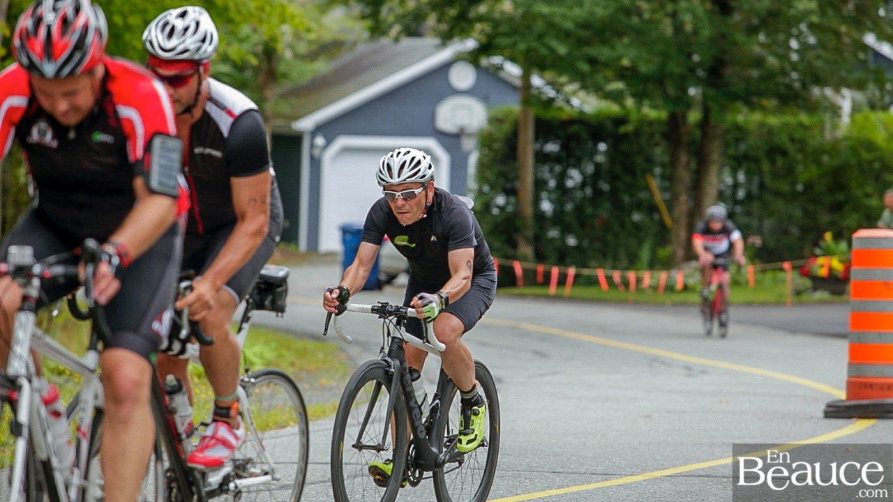 GALERIE 2/3 | Voyez les photos intégrales du Triathlon du Lac-Poulin : le vélo