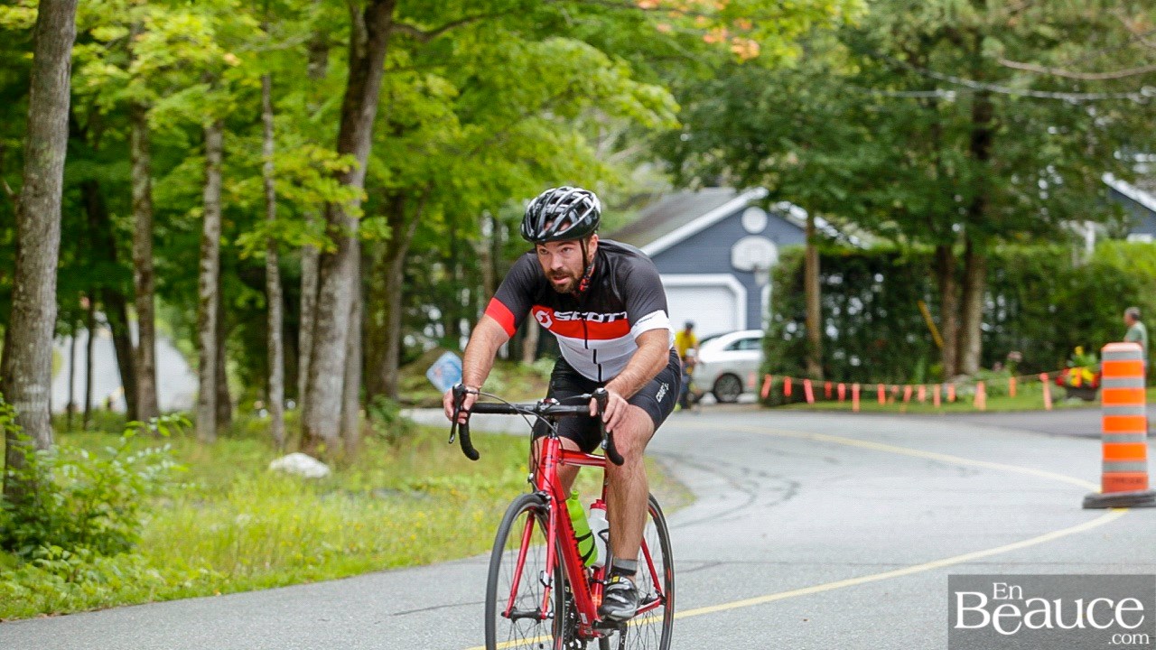 GALERIE 2/3 | Voyez les photos intégrales du Triathlon du Lac-Poulin : le vélo