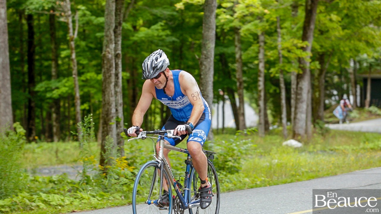 GALERIE 2/3 | Voyez les photos intégrales du Triathlon du Lac-Poulin : le vélo