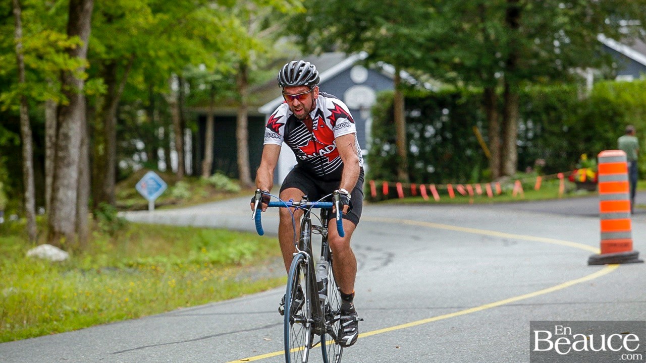 GALERIE 2/3 | Voyez les photos intégrales du Triathlon du Lac-Poulin : le vélo