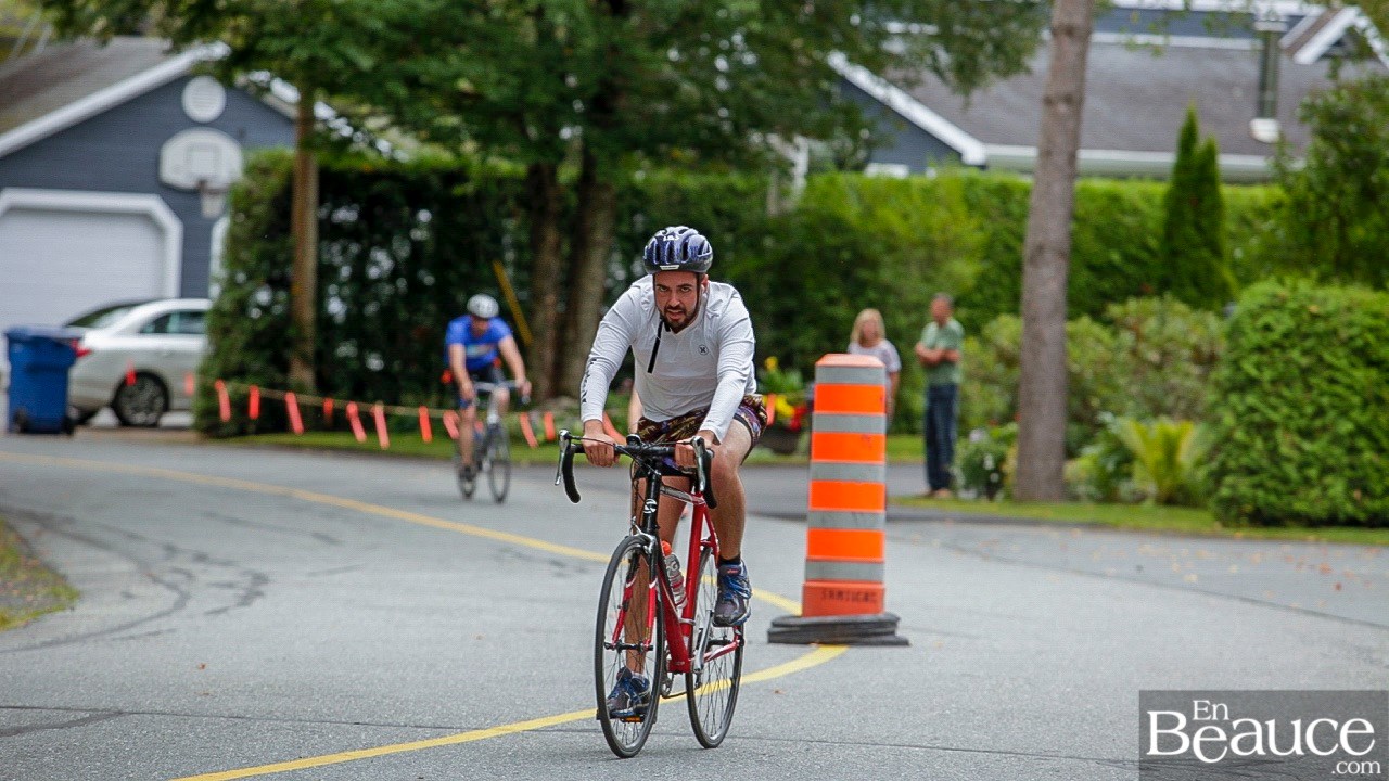 GALERIE 2/3 | Voyez les photos intégrales du Triathlon du Lac-Poulin : le vélo