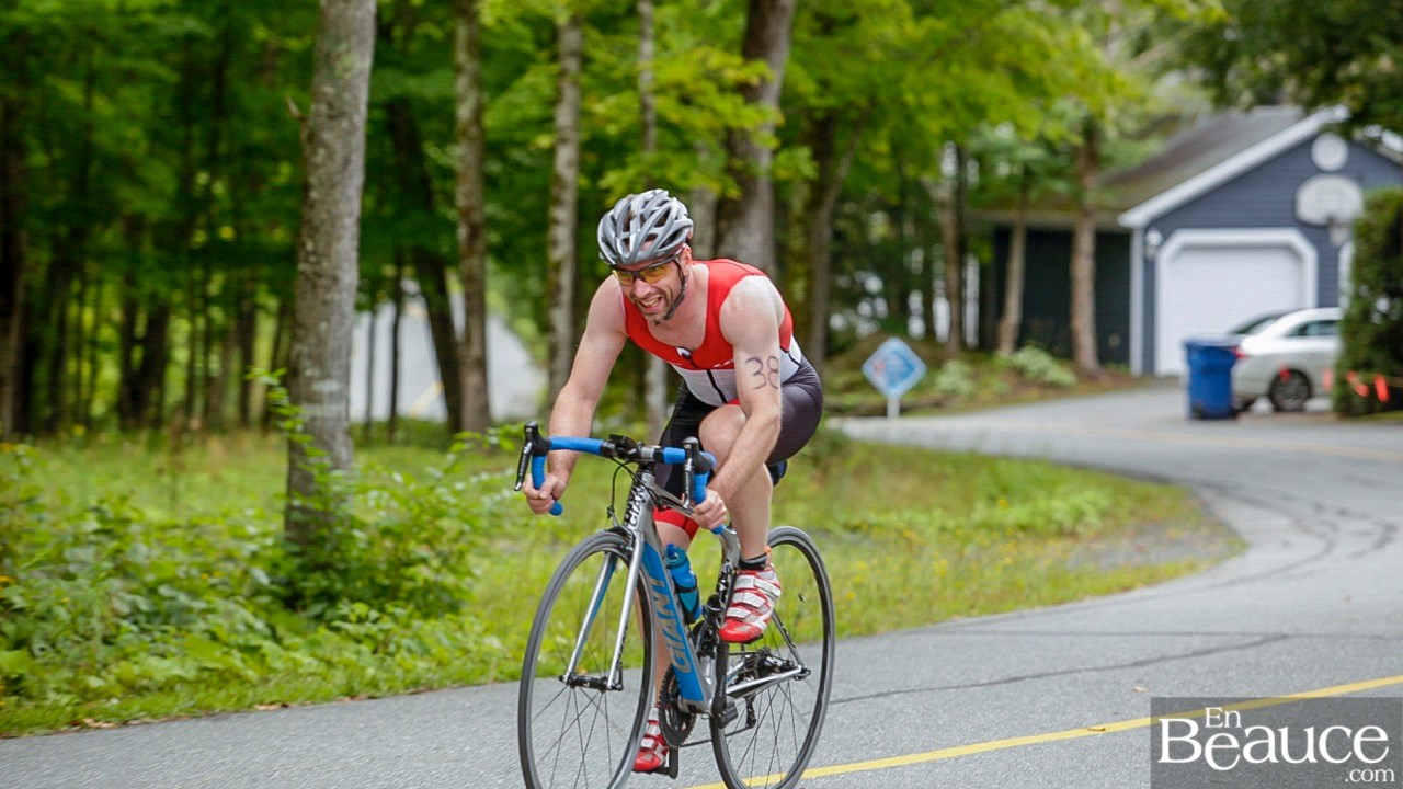 GALERIE 2/3 | Voyez les photos intégrales du Triathlon du Lac-Poulin : le vélo