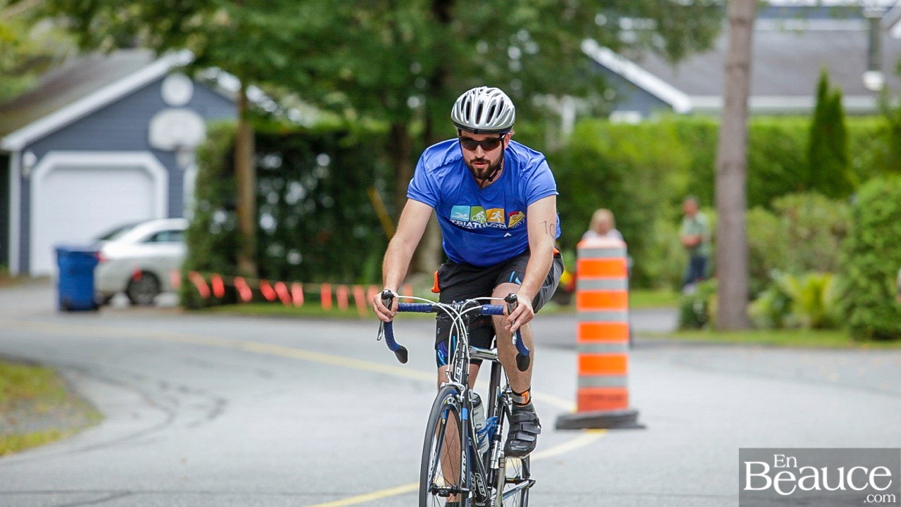 GALERIE 2/3 | Voyez les photos intégrales du Triathlon du Lac-Poulin : le vélo