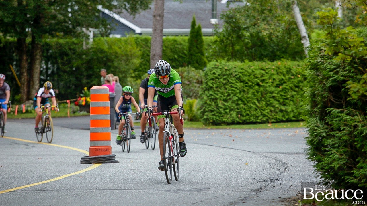 GALERIE 2/3 | Voyez les photos intégrales du Triathlon du Lac-Poulin : le vélo