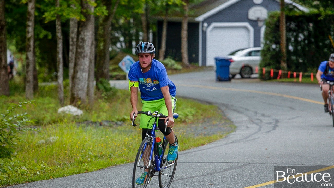 GALERIE 2/3 | Voyez les photos intégrales du Triathlon du Lac-Poulin : le vélo