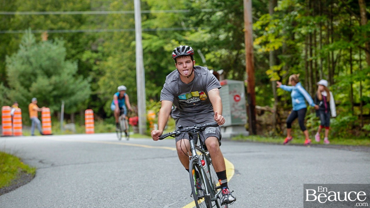 GALERIE 2/3 | Voyez les photos intégrales du Triathlon du Lac-Poulin : le vélo