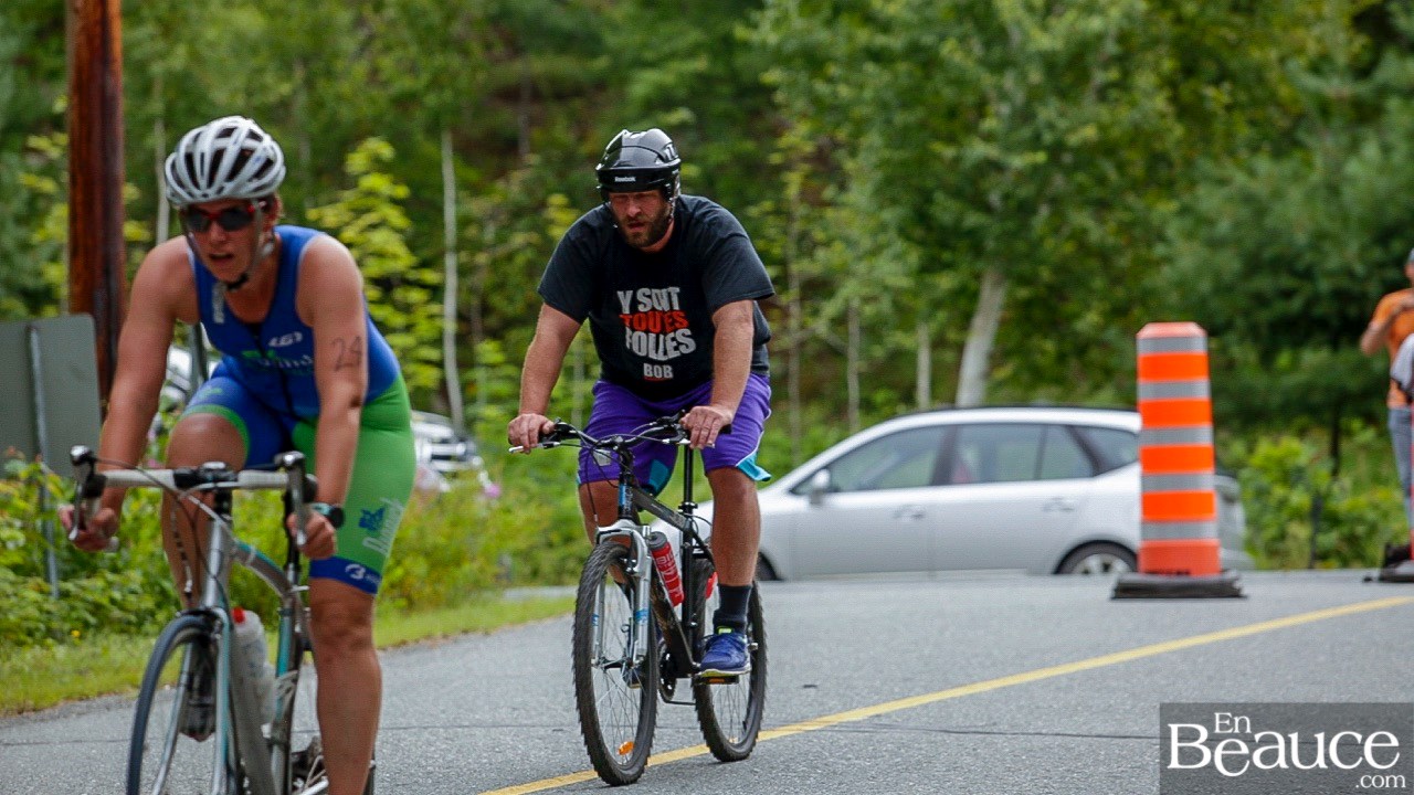 GALERIE 2/3 | Voyez les photos intégrales du Triathlon du Lac-Poulin : le vélo