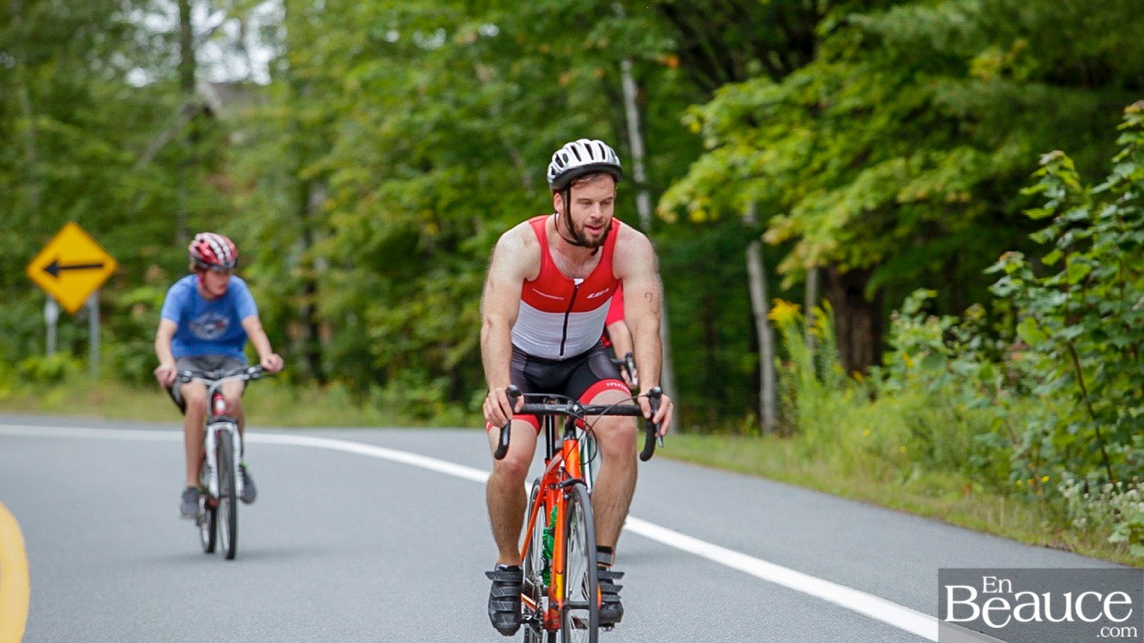 GALERIE 2/3 | Voyez les photos intégrales du Triathlon du Lac-Poulin : le vélo