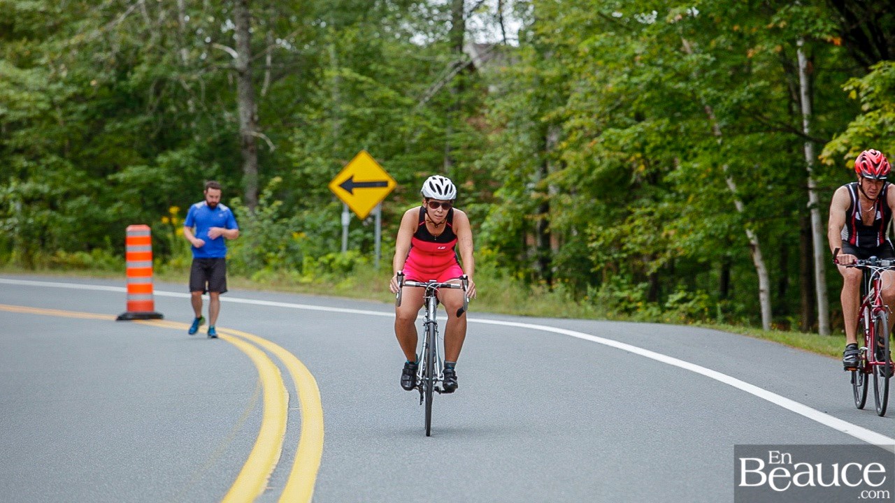GALERIE 2/3 | Voyez les photos intégrales du Triathlon du Lac-Poulin : le vélo