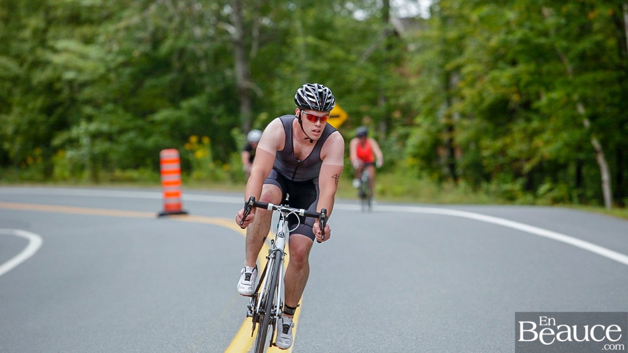 GALERIE 2/3 | Voyez les photos intégrales du Triathlon du Lac-Poulin : le vélo