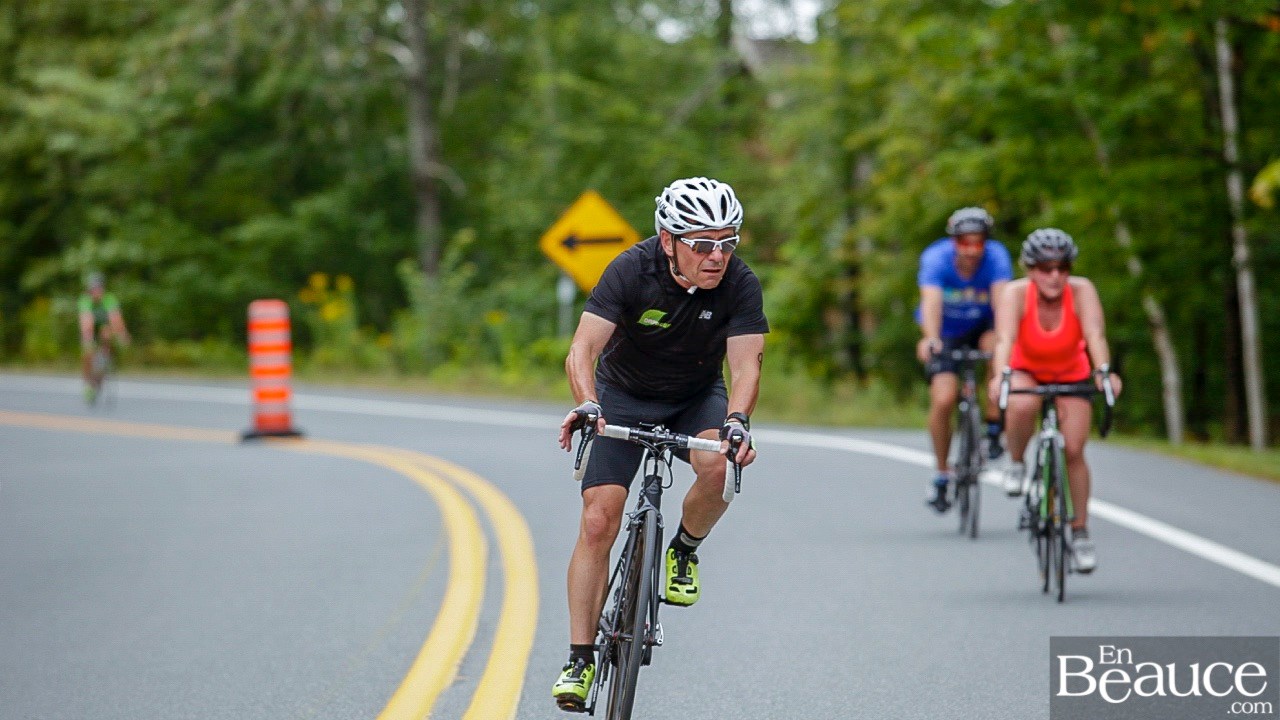 GALERIE 2/3 | Voyez les photos intégrales du Triathlon du Lac-Poulin : le vélo