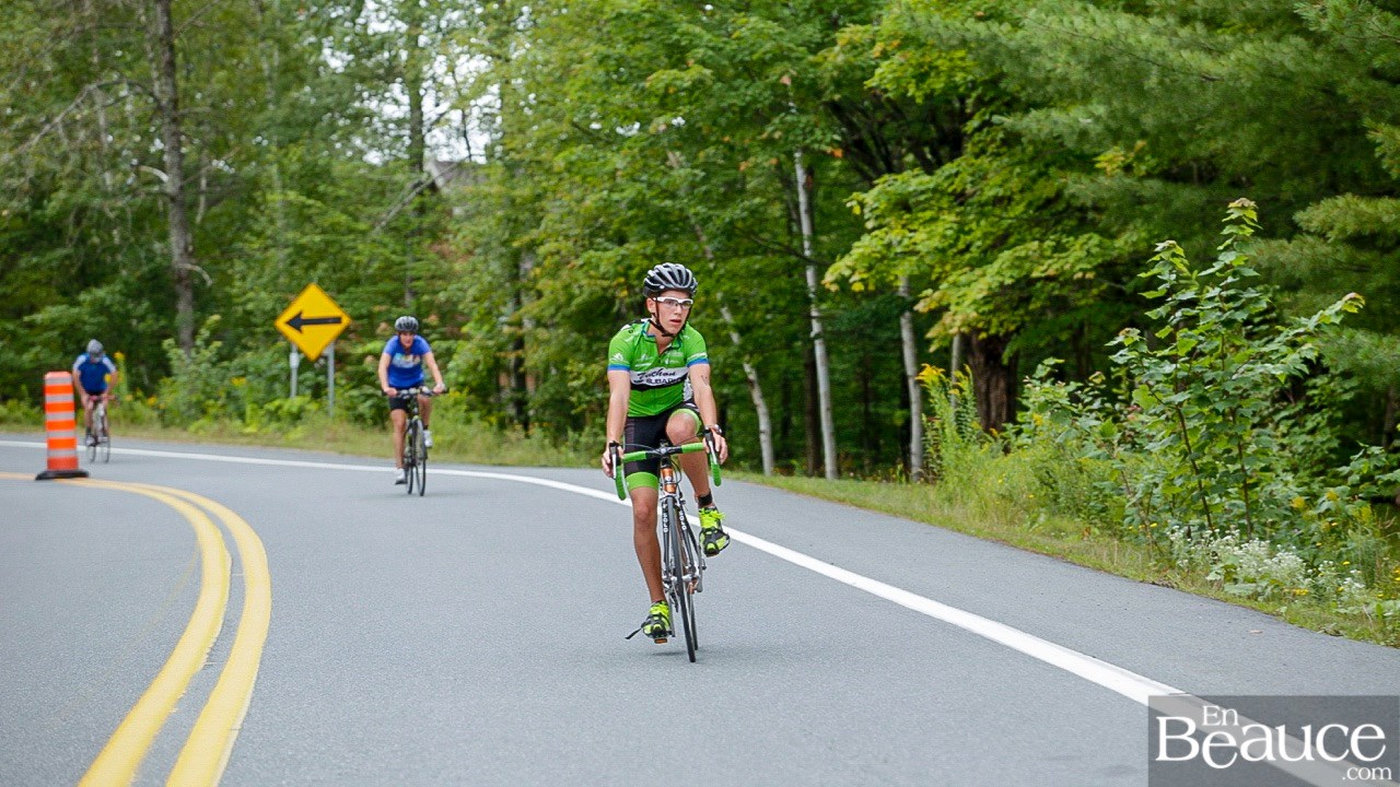 GALERIE 2/3 | Voyez les photos intégrales du Triathlon du Lac-Poulin : le vélo