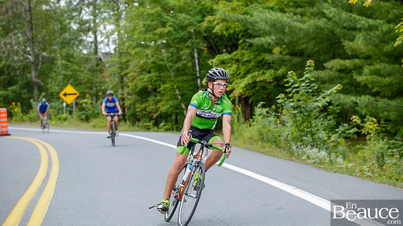 GALERIE 2/3 | Voyez les photos intégrales du Triathlon du Lac-Poulin : le vélo