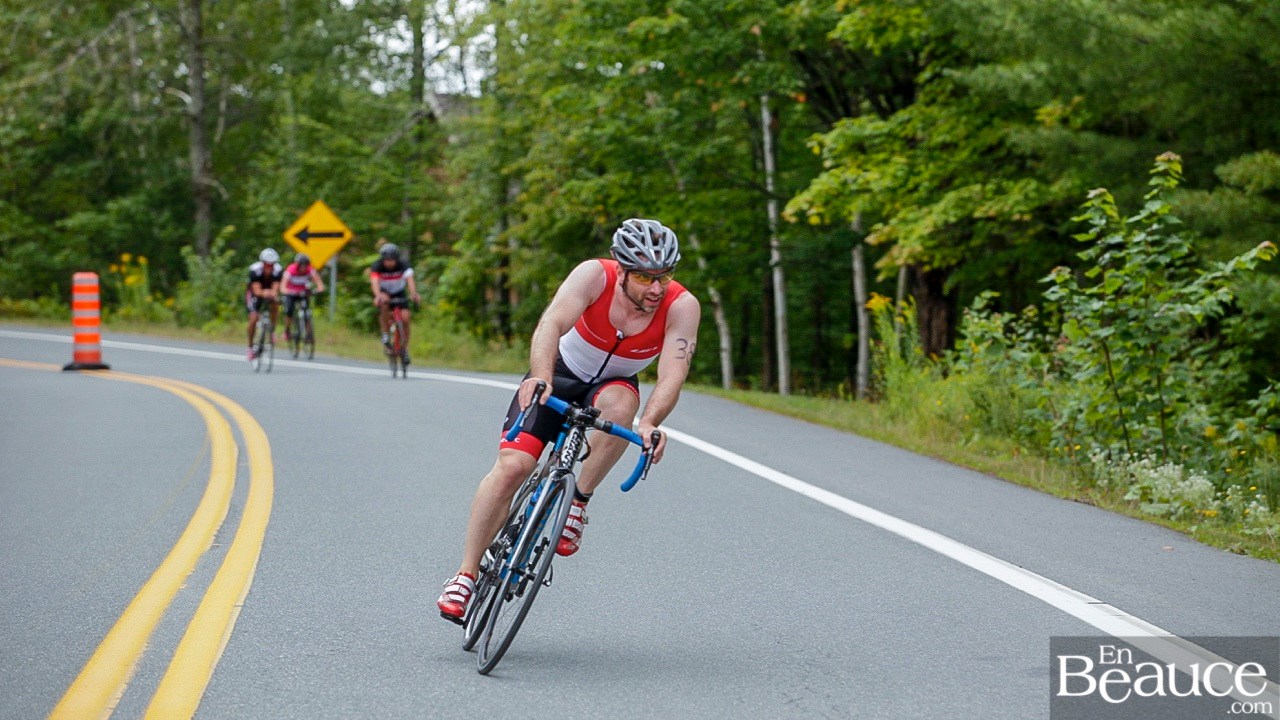 GALERIE 2/3 | Voyez les photos intégrales du Triathlon du Lac-Poulin : le vélo