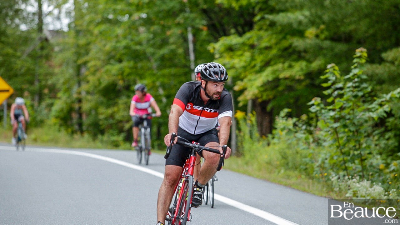 GALERIE 2/3 | Voyez les photos intégrales du Triathlon du Lac-Poulin : le vélo