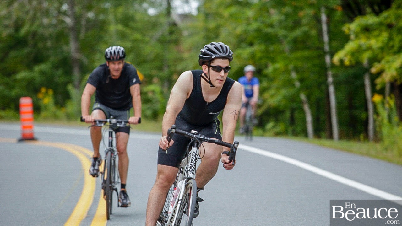 GALERIE 2/3 | Voyez les photos intégrales du Triathlon du Lac-Poulin : le vélo