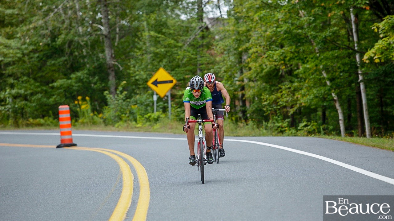 GALERIE 2/3 | Voyez les photos intégrales du Triathlon du Lac-Poulin : le vélo