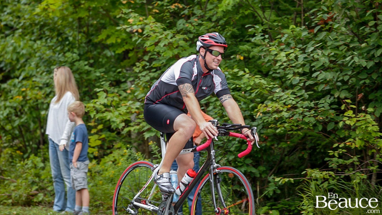 GALERIE 2/3 | Voyez les photos intégrales du Triathlon du Lac-Poulin : le vélo