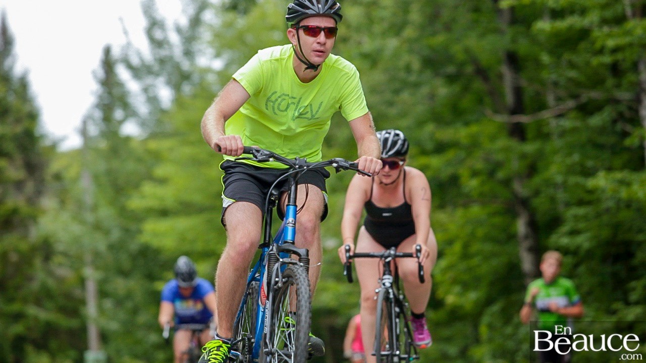 GALERIE 2/3 | Voyez les photos intégrales du Triathlon du Lac-Poulin : le vélo
