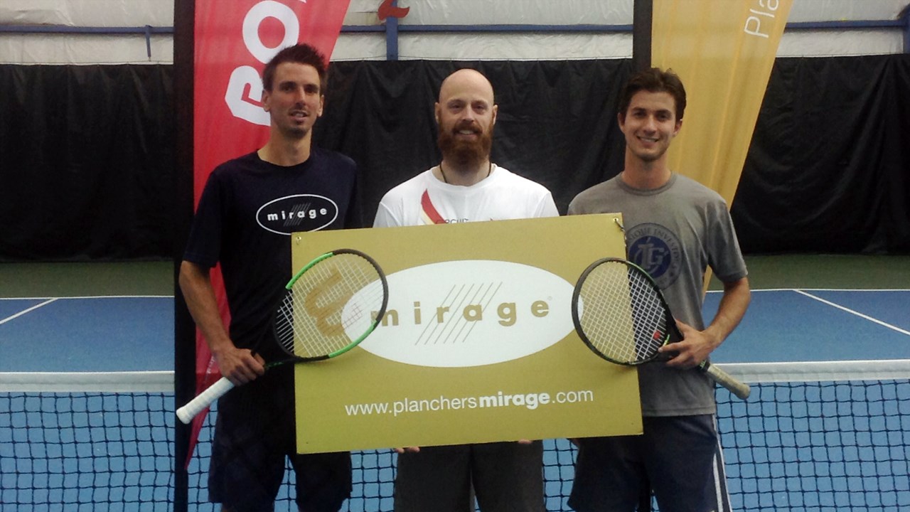 De gauche à droite, Jean-Philippe Deblois (champion), Étienne Maheux (organisateur) et Antoine Lalime (finaliste) dans la catégorie AA.
