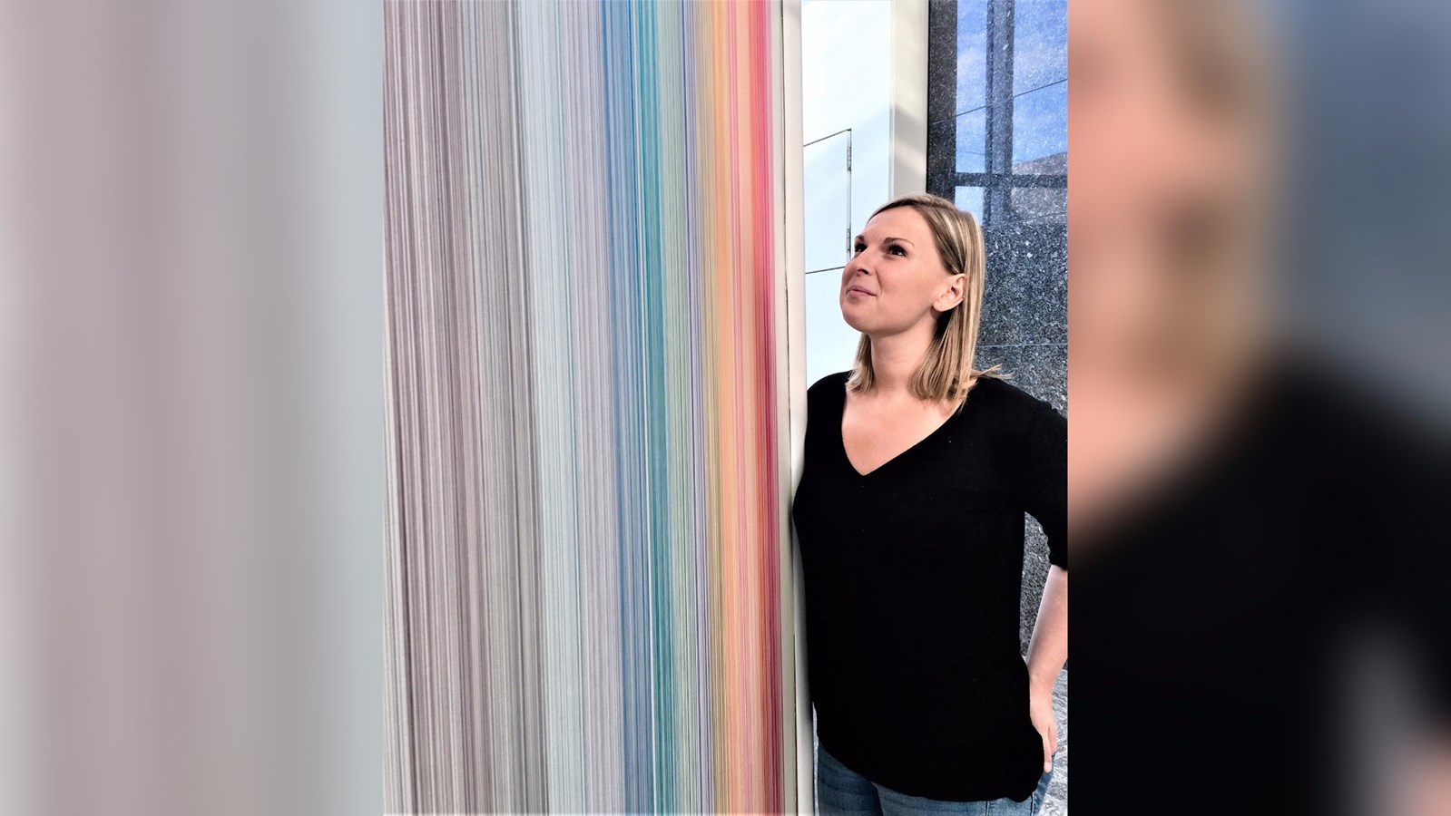 L'artiste Florence Giroux Gravel, originaire de la Beauce, présente son exposition solo intitulée « Traversée chromatique entre les fils de l'âme » au Complexe Jules-Dallaire de Québec en septembre 2017.