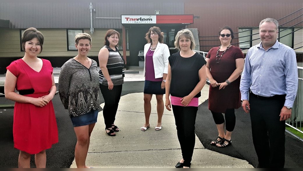 De gauche à droite : Cassiopée Dubois (La Beauce Embauche), Nancy Labbé (La Chambre de Commerce et d’Industrie Nouvelle-Beauce), Dany Plante (Cégep Beauce-Appalaches), Mélissa Nadeau (Centre de recherche d’emploi Beauce-Etchemins), Sonia Boutin (Carrefour Jeunesse-Emploi des Etchemins), Guylaine Jacques (Tandem International), Alain Quirion, (Chambre de Commerce et d’industrie de Saint-Joseph).