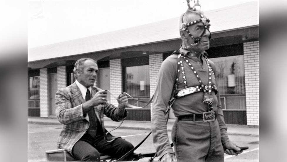 Dans cette capsule d'Hier à aujourd'hui avec Normand DeLessard, Normand présente des images d'une entrevue réalisée avec l'homme cheval Baptiste Béland en 1988.