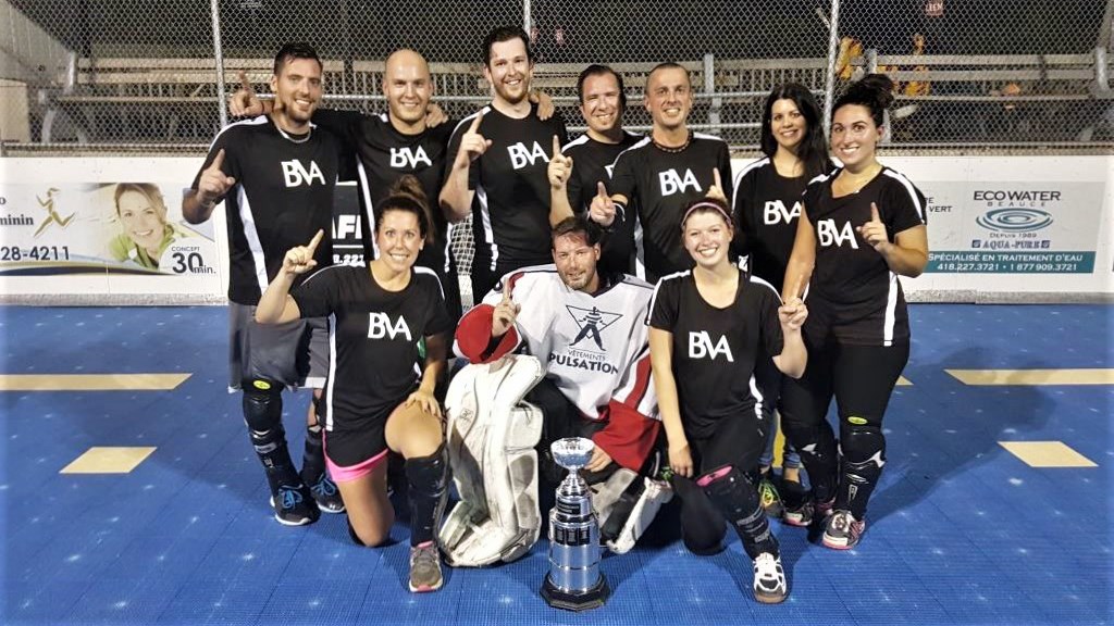 L'équipe Blanchette Vachon de l'organisation DekHockey Saint-Georges (catégorie mixte A).