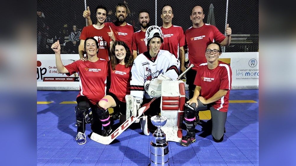 L'équipe Canadian Tire de l'organisation DekHockey Saint-Georges (catégorie mixte B).