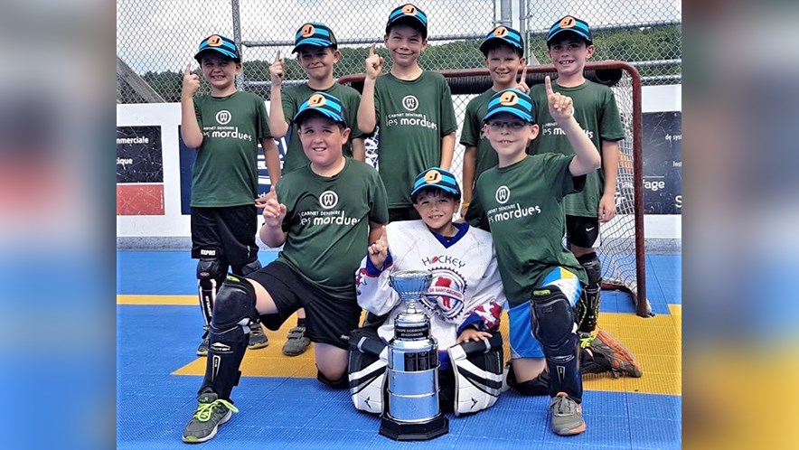 L'équipe des Verts Forêt de l'organisation DekHockey Saint-Georges (catégorie des 7 à 9 ans).