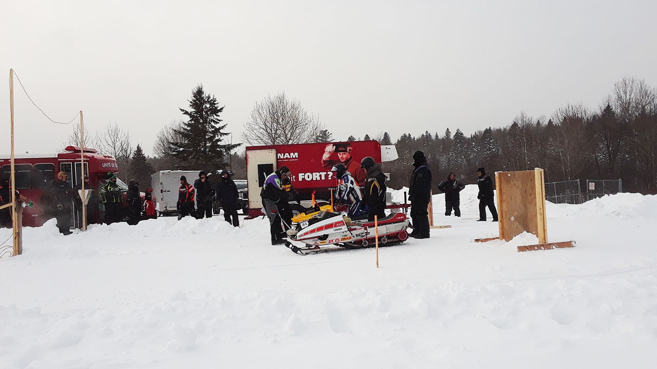 Drag de motoneige : une première édition réussie