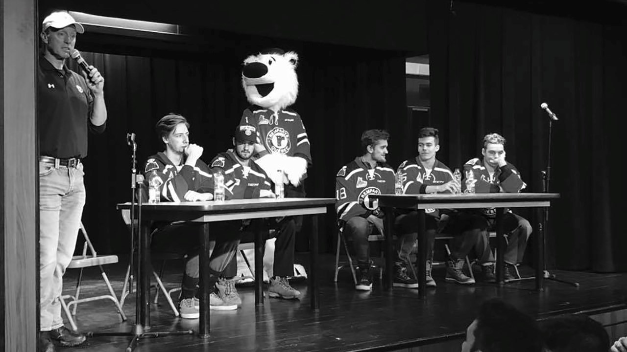Des joueurs des Remparts ont visité les joueurs des Lynx