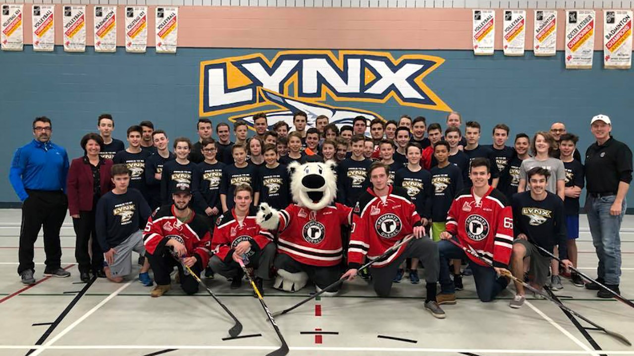 Des joueurs des Remparts ont visité les joueurs des Lynx
