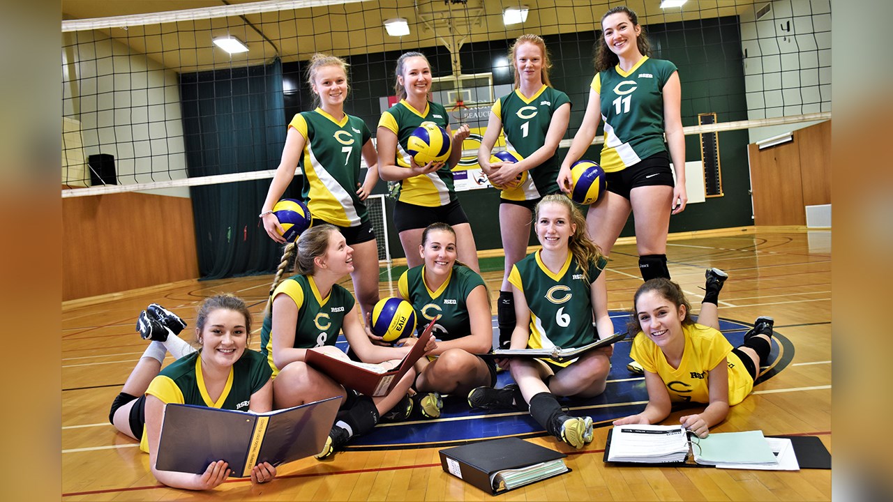 L'équipe féminine de volleyball de Division 2 des Condors a enregistré un taux de réussite de 100 % à la session d'automne 2017.