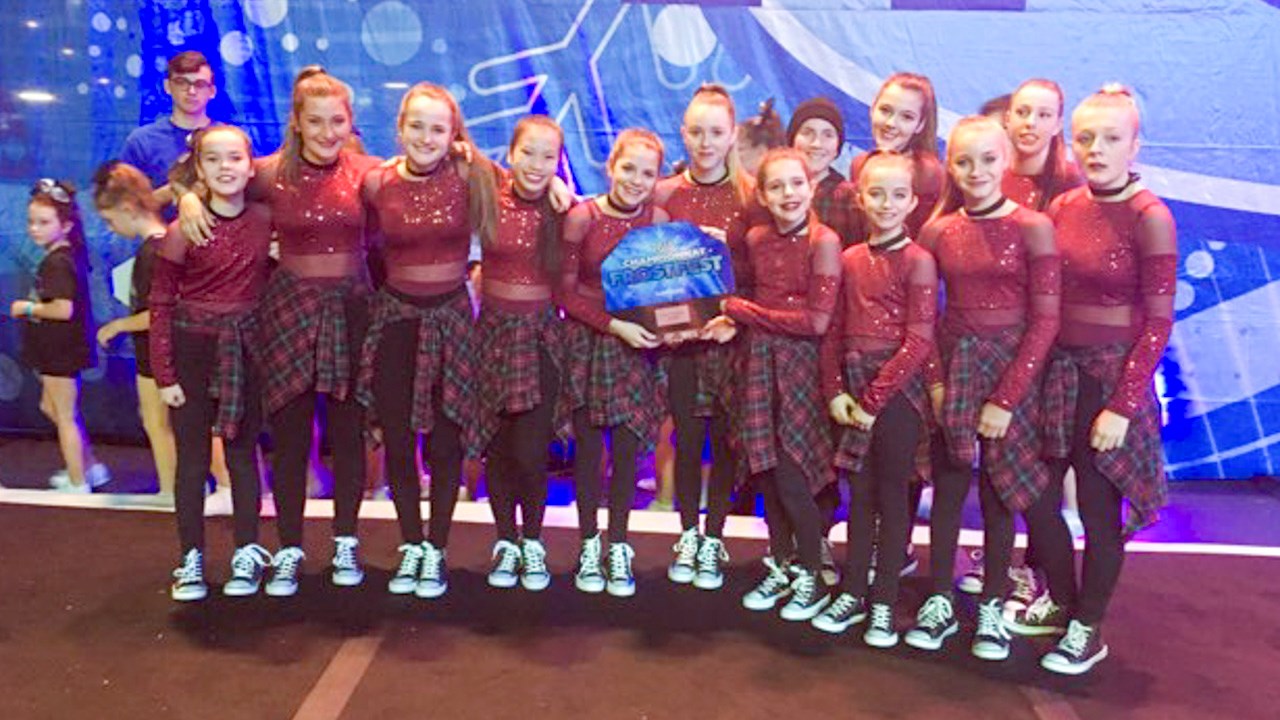L’équipe des Lynx, championne en danse, comprenant Laurence Gilbert, Émy Bolduc, Pier-Ann Giguère, Julianne Tremblay, Emma Fortin, Alicia Blais-Lapierre, Anne-Gabrielle Poulin, Raphaël Simoneau, Léonie Maguire, Alexia Langevin, Élodie Parent, Stéphanie Giroux et Zahra Lauzon.
