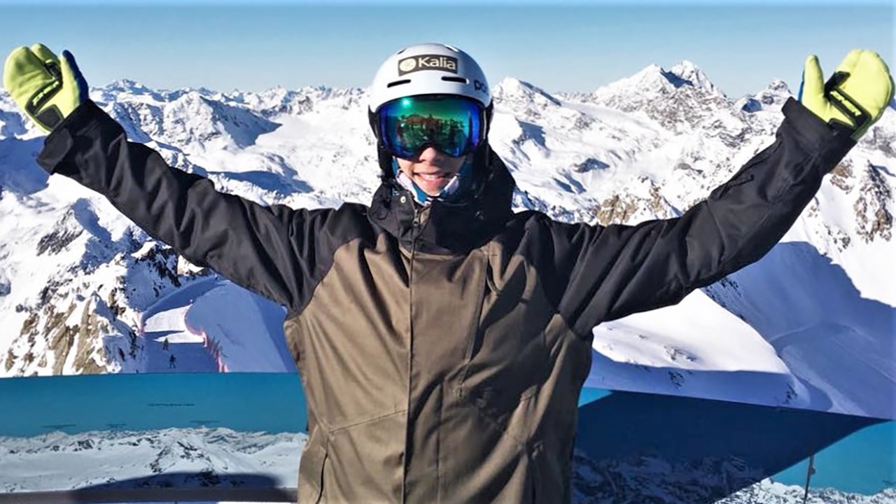 Âgé de 16 ans, l'athlète en snowboard cross Éliot Grondin, de Sainte-Marie, sera le deuxième plus jeune Canadien à représenter le pays aux Jeux Olympiques d'hiver de PyeongChang qui se dérouleront du 9 au 25 février 2018.