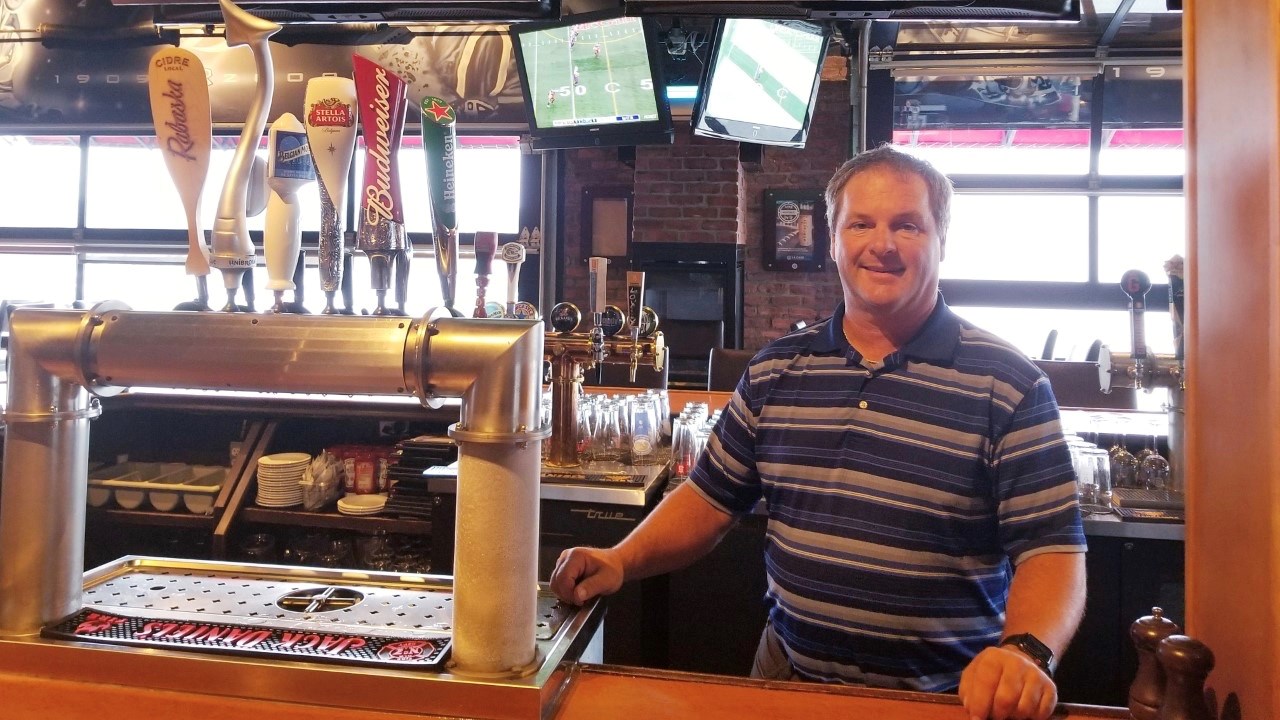 Noël Gilbert de La Cage aux sports.